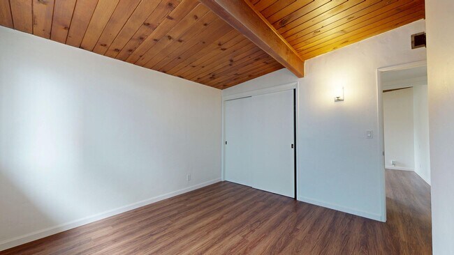 Building Photo - Spacious 3 Bedroom Home Available for Long...