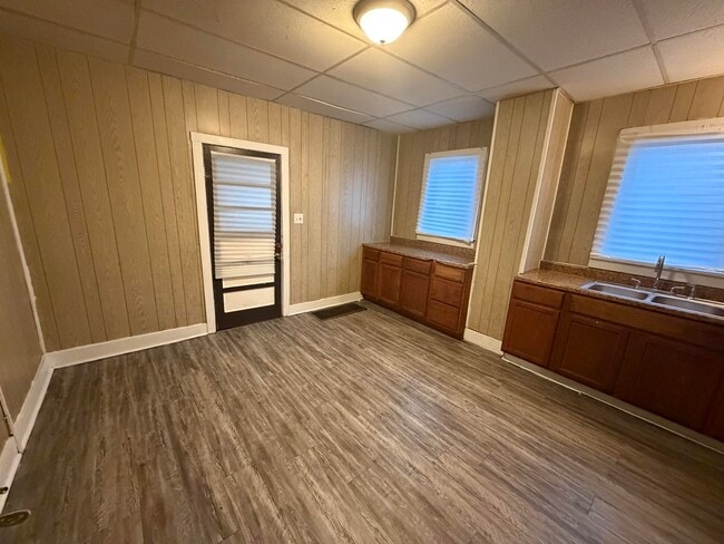 Building Photo - 12 Beard-S