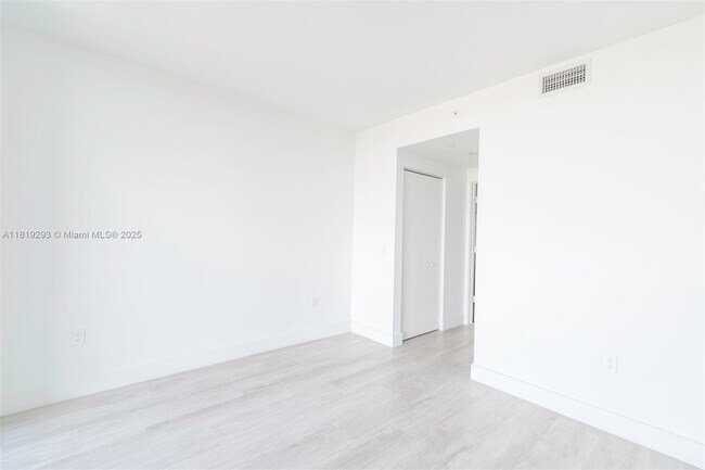 Building Photo - 121 NE 34th St