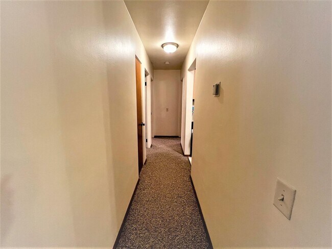 Building Photo - 318 Island Dr
