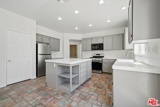 Building Photo - 3702 Las Palmas Ave