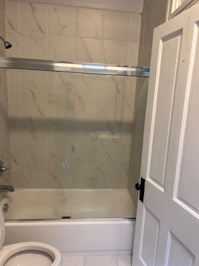 Building Photo - 30 W Court - Unit 204