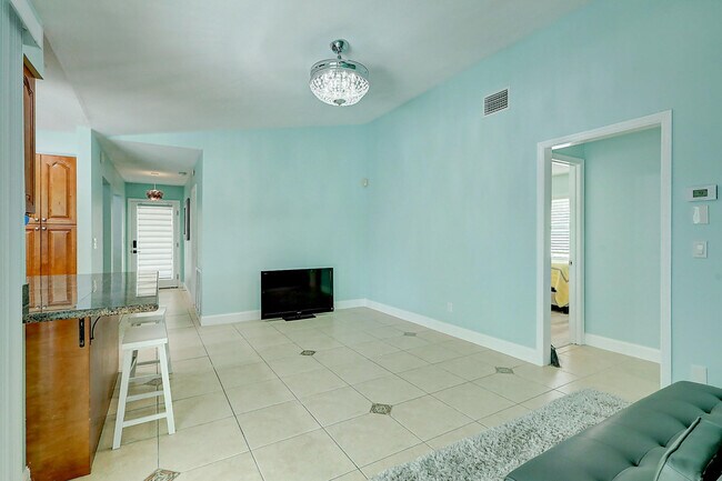 Building Photo - 238 SW Grove Ave