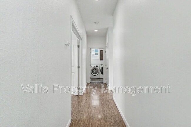 Building Photo - 2495 Benjamin Ave NW