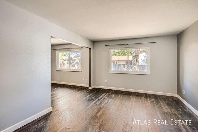 Building Photo - 1413 Tesla Dr