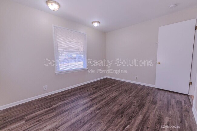 Building Photo - 10200 Tappan Dr
