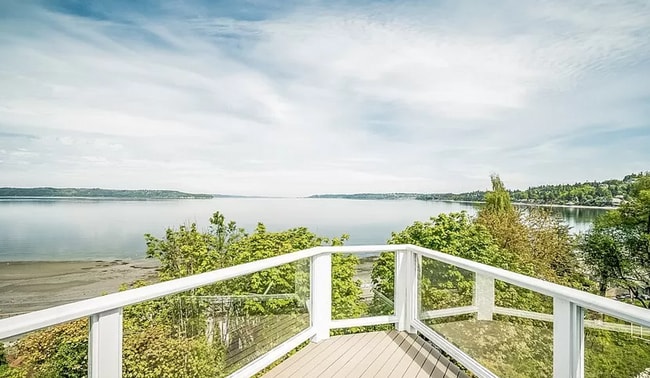 Building Photo - 3695 Sqft. Home with 180 degree Sound views!