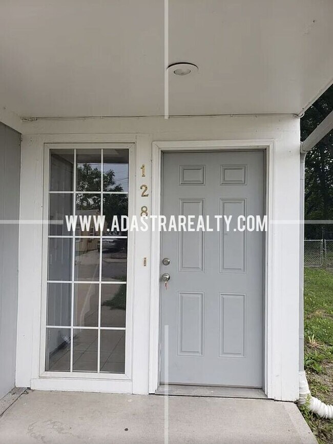 Building Photo - Spacious Duplex in the Heart of Olathe-Ava...