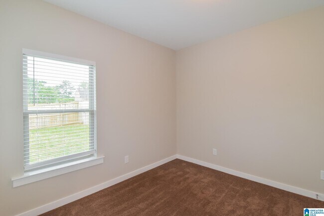 Building Photo - 166 Park Dr N