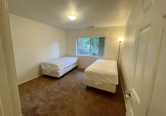 Building Photo - Fully Furnished West-Flagstaff House (Aspe...