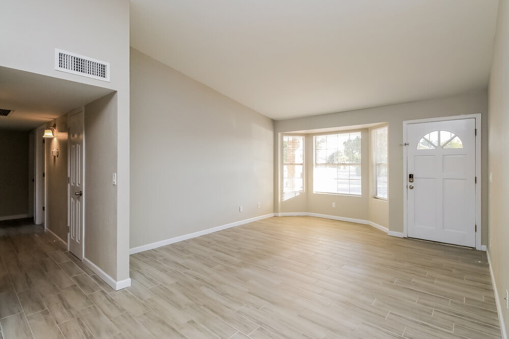 Building Photo - 238 E Houston Ave