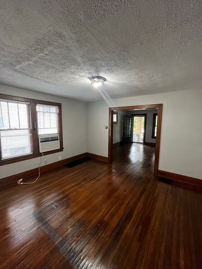 Building Photo - 178-180 W Weber Rd