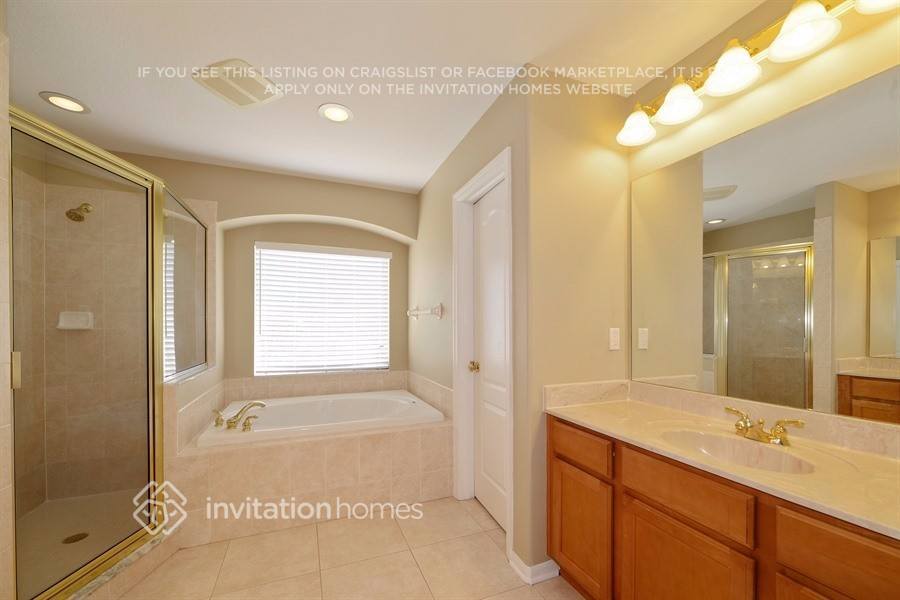 Building Photo - 3840 Stornoway Dr