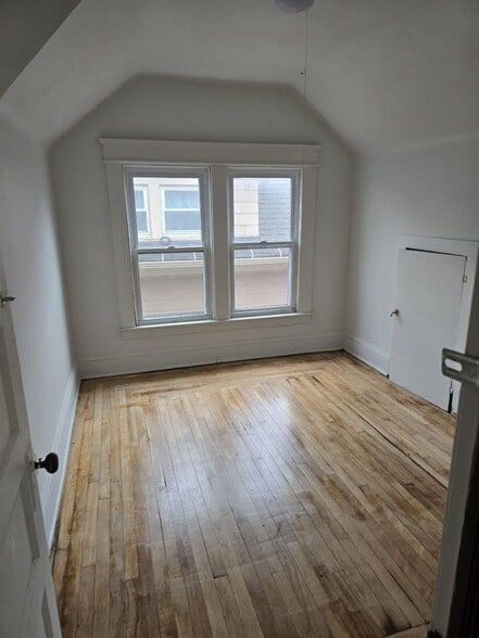 Building Photo - 110 Schuler St