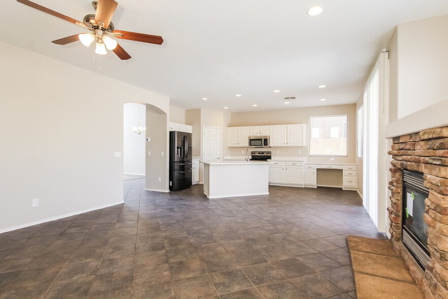 Building Photo - 12742 W Charter Oak Rd