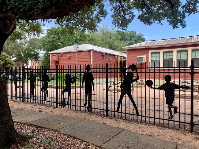 Building Photo - 1205 Autrey St