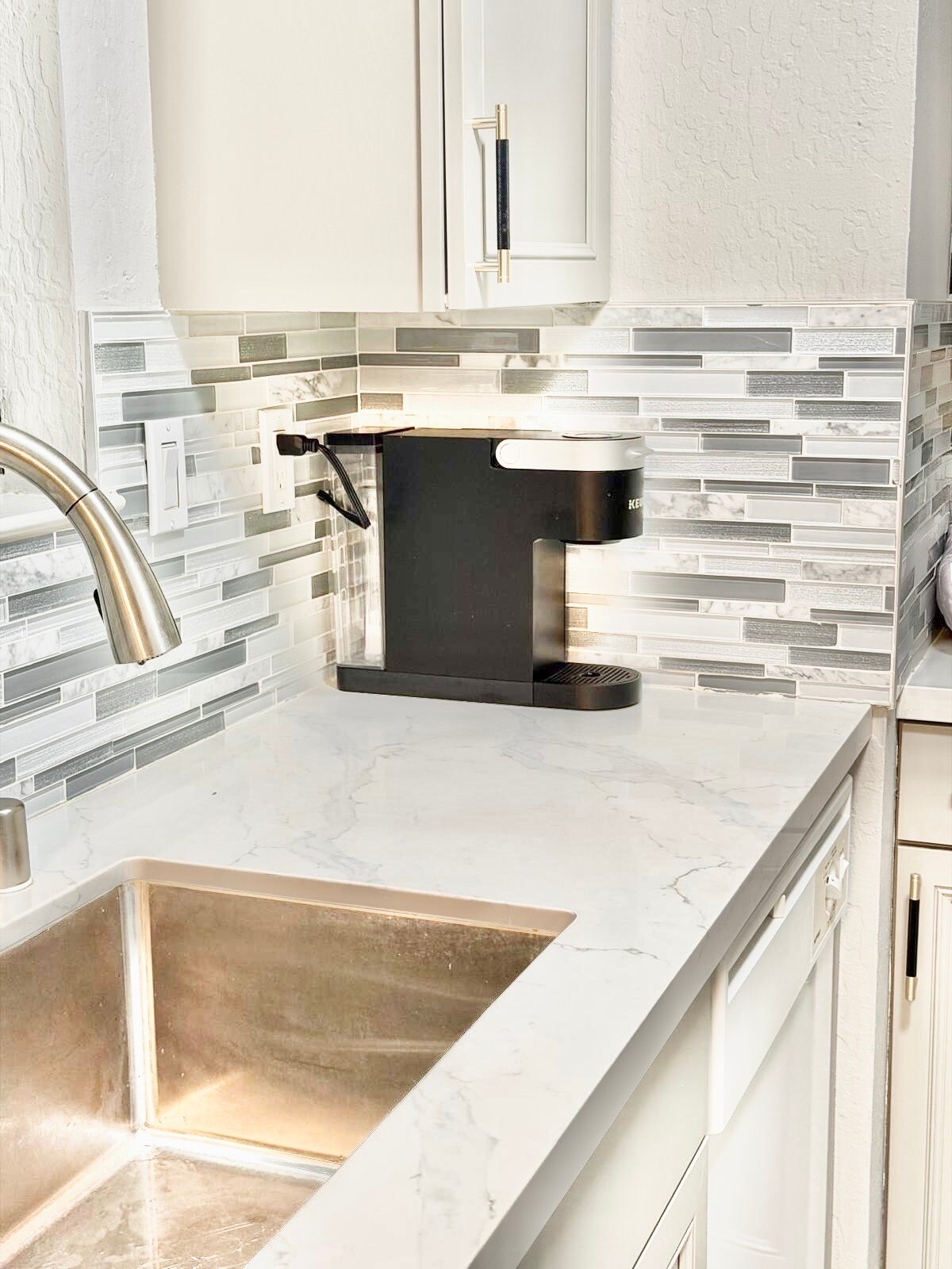 Kitchen Amenities - 1072 Maywood Ln