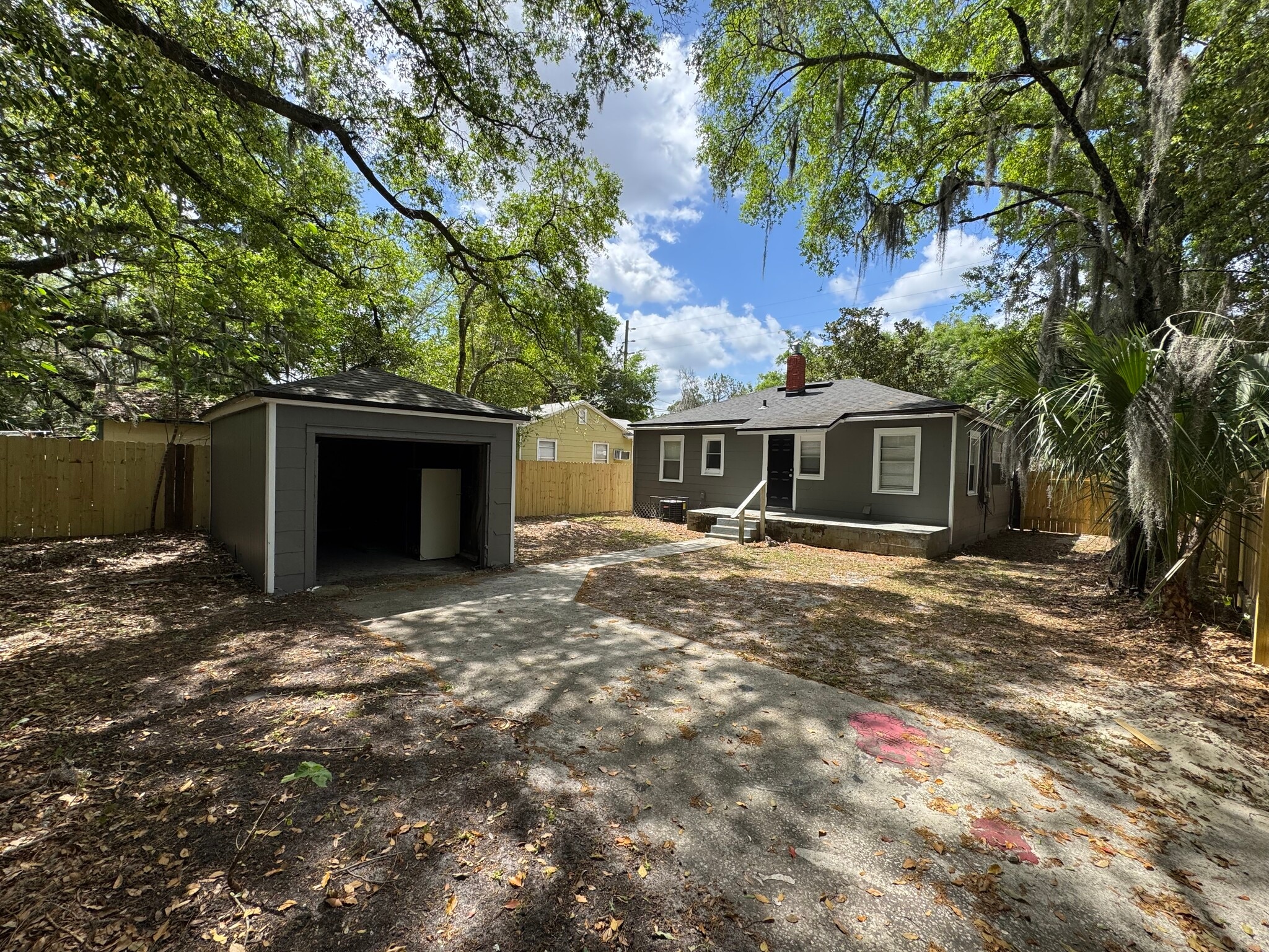 Building Photo - 1983 Lambert St