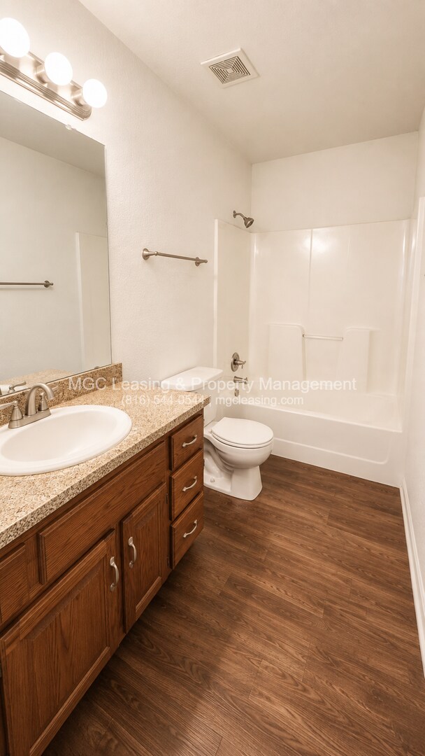 Building Photo - Creekwood Park Townhomes: 3 bedroom Duplex with unique floor plan for rent in the Northland
