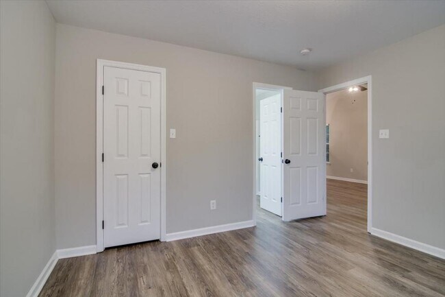 Building Photo - 684 Brook Trail