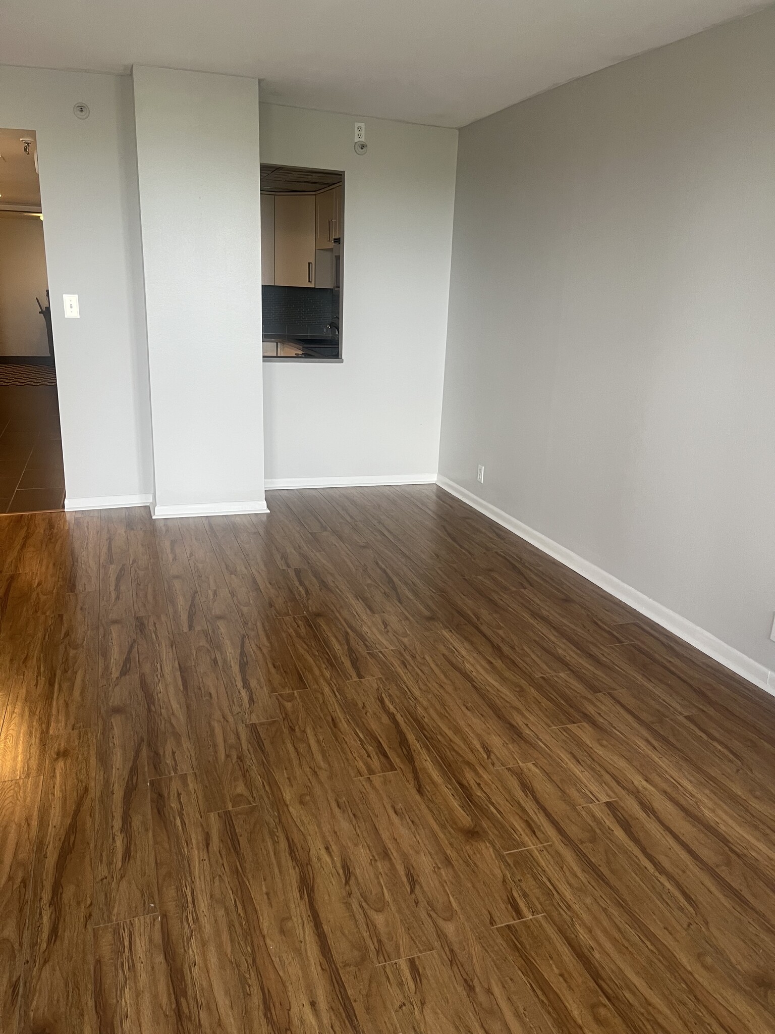 Building Photo - 400 E Colonial Dr