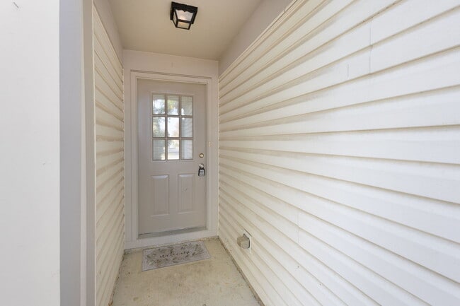 Primary Photo - 2877 Stonewater Dr