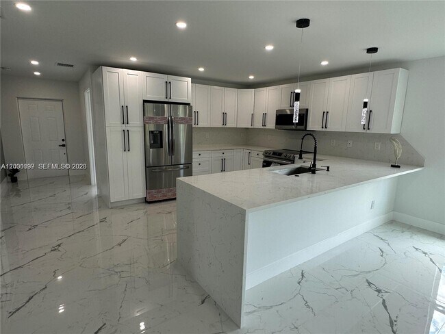 Building Photo - 1125 Milwaukee Blvd