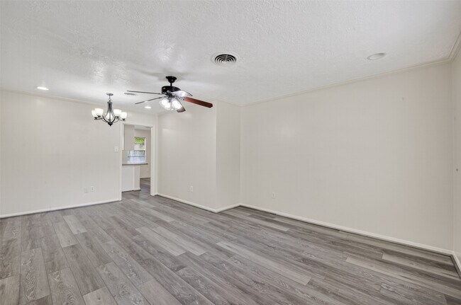 Building Photo - 9667 Meadowvale Dr