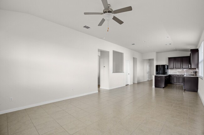 Building Photo - 19213 Quebrada Dr