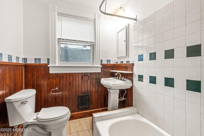 Building Photo - 50-52 Peters Pl