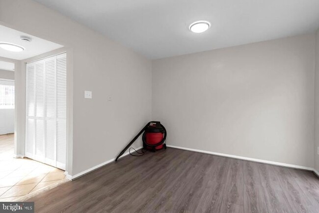 Building Photo - 45 Heritage Ct