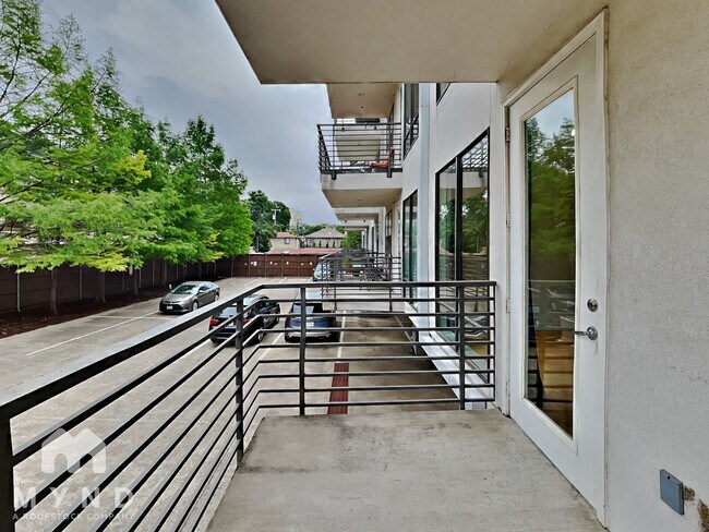 Building Photo - 4040 N Hall St