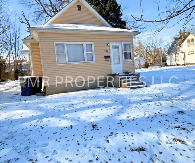 Primary Photo - 2 Bedrooms/1 Bathroom House
