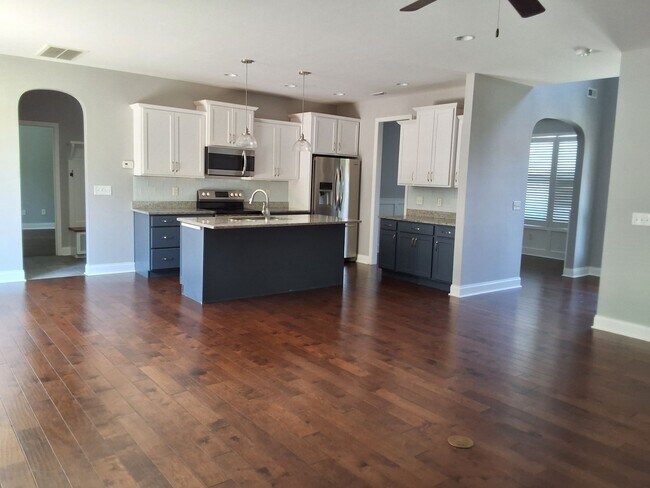 Building Photo - West Knoxville 37922 - 4 bedroom, 3 bath home - Contact Sharon Arnwine (865) 313-7215