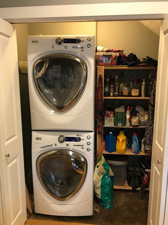 Building Photo - 1414 Emancipation Ave