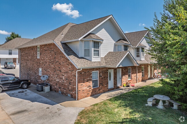 Building Photo - Spring Creek