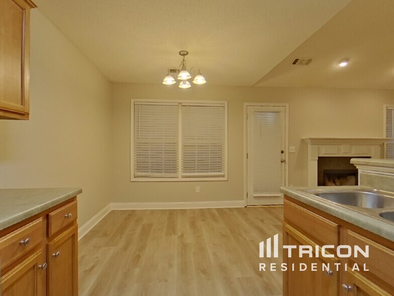 Building Photo - 373 Morning Star Dr