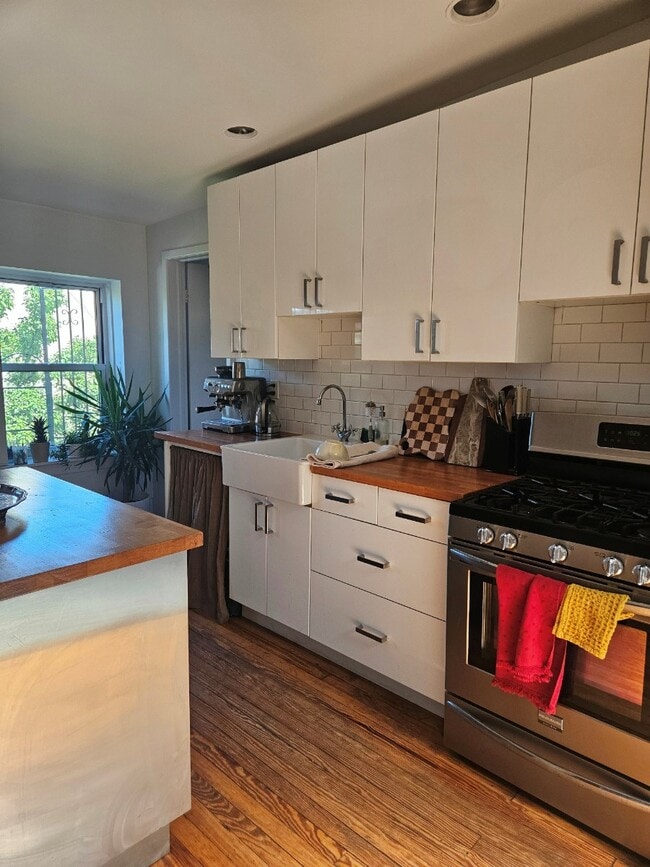 Building Photo - Welcome to Carroll Gardens!