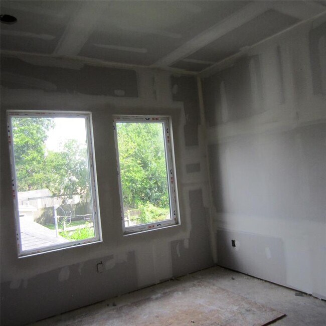 Building Photo - 2419 Rosewood St