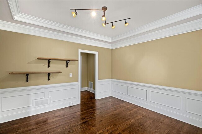 Building Photo - 710 Weybridge Pl
