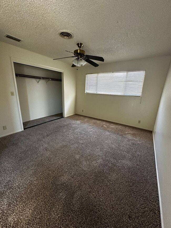 Building Photo - South Redding Home
