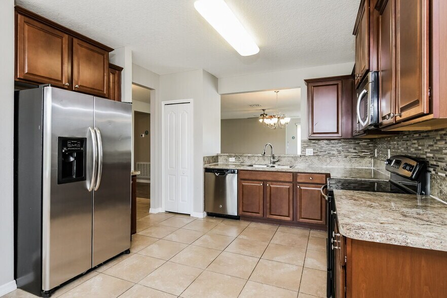 Building Photo - 5025 Brenton Manor Ave