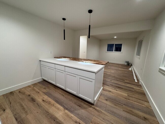 Building Photo - 114 E Prentiss St