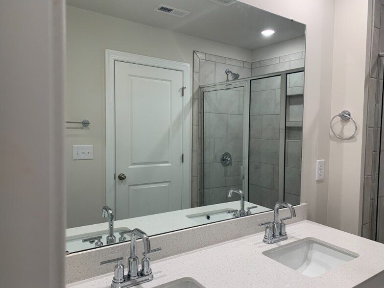 Building Photo - 2329 Belterra Dr