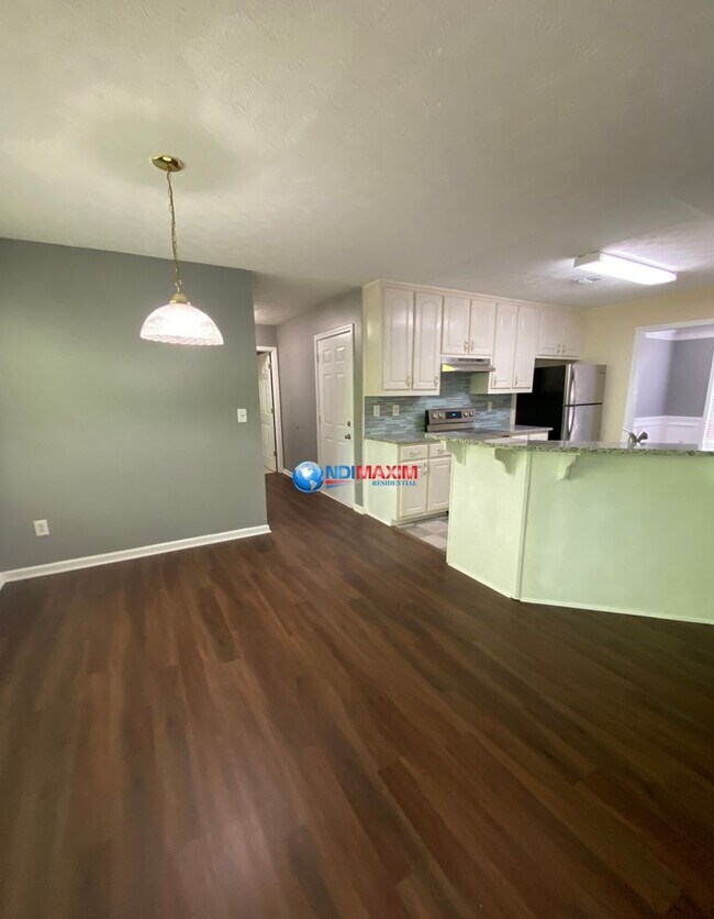 Building Photo - Spacious 4-bedroom house in Lawrenceville