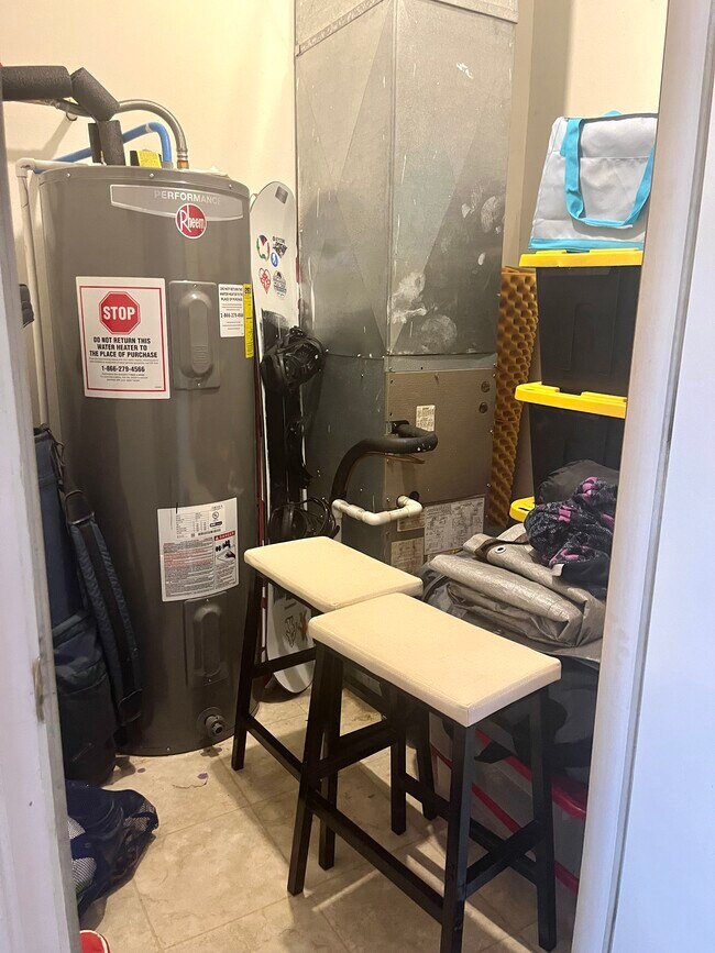 Building Photo - 390 Brook Ave