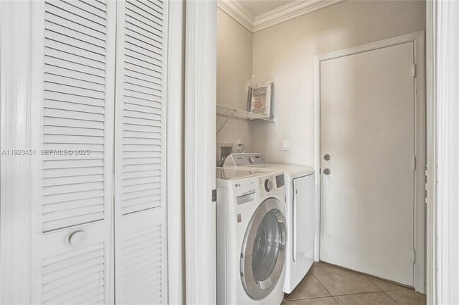 Building Photo - 345 SW 188th Ave