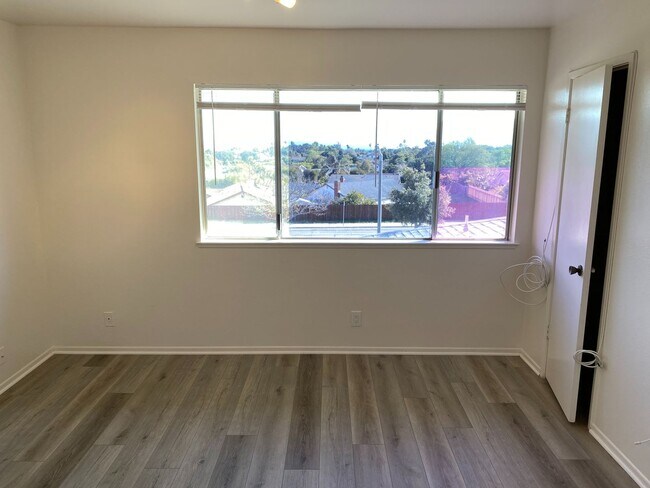 Building Photo - Spacious 4/2 condo available soon!