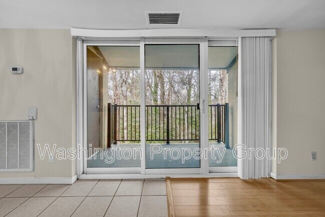 Building Photo - 2200 Castle Rock Square