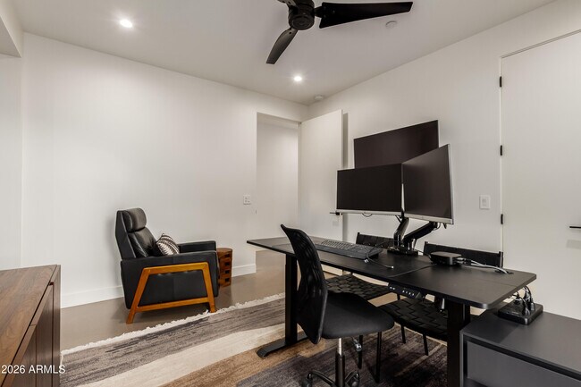 Building Photo - 4905 E White Gates Dr